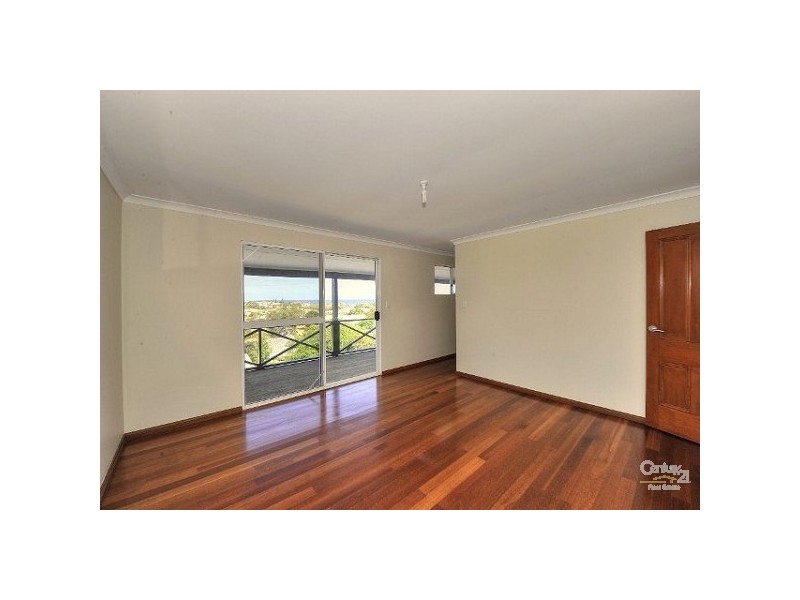 8 Marsh Place, Halls Head WA 6210
