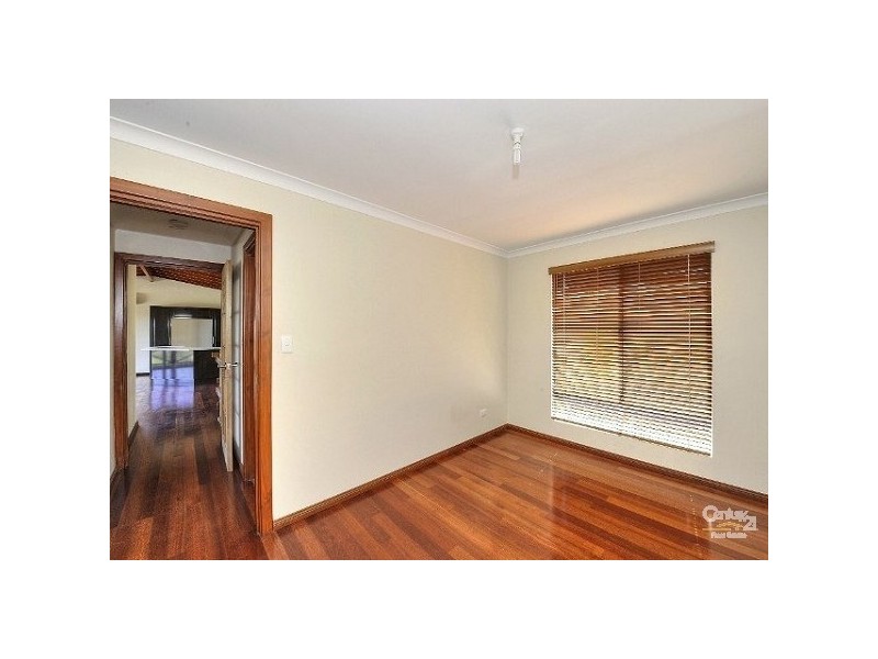 8 Marsh Place, Halls Head WA 6210