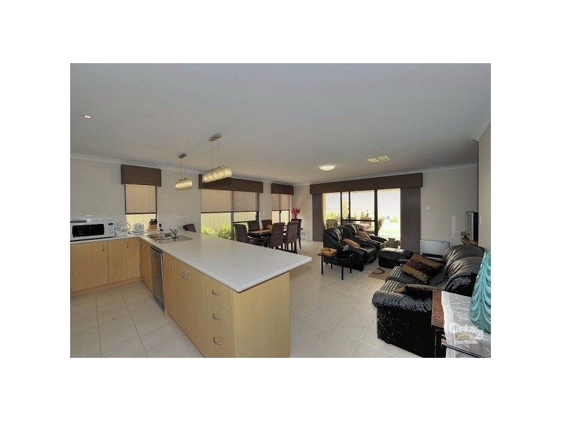 17 Yindana Blvd, Lakelands WA 6180