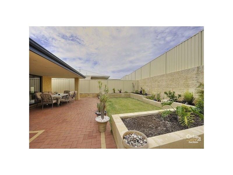 17 Yindana Blvd, Lakelands WA 6180