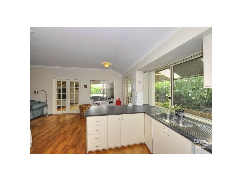 11 Dalewood Gardens, Meadow Springs WA 6210