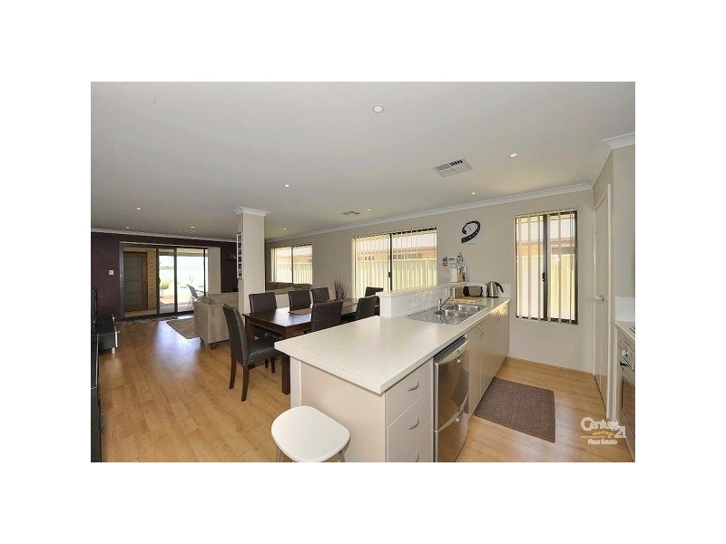 33 Lascelles Circus, Lakelands WA 6180