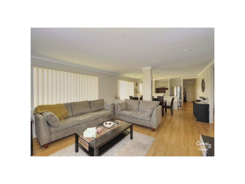 33 Lascelles Circus, Lakelands WA 6180