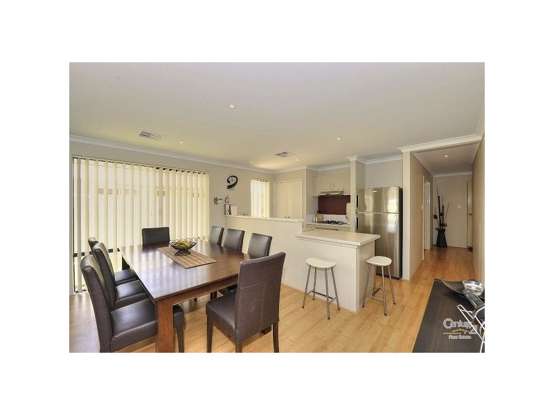 33 Lascelles Circus, Lakelands WA 6180