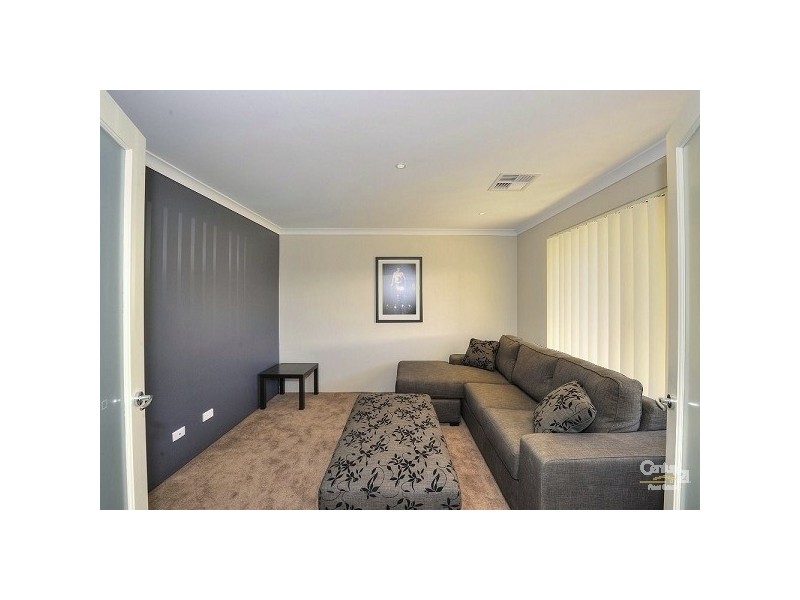 33 Lascelles Circus, Lakelands WA 6180