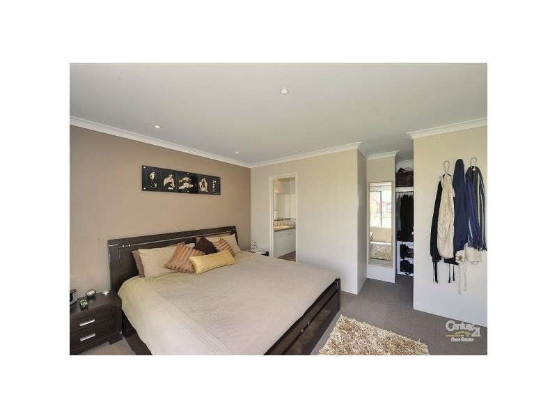 33 Lascelles Circus, Lakelands WA 6180