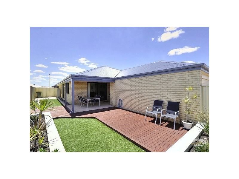 33 Lascelles Circus, Lakelands WA 6180
