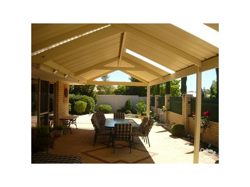 1 Lamont Court, Meadow Springs WA 6210