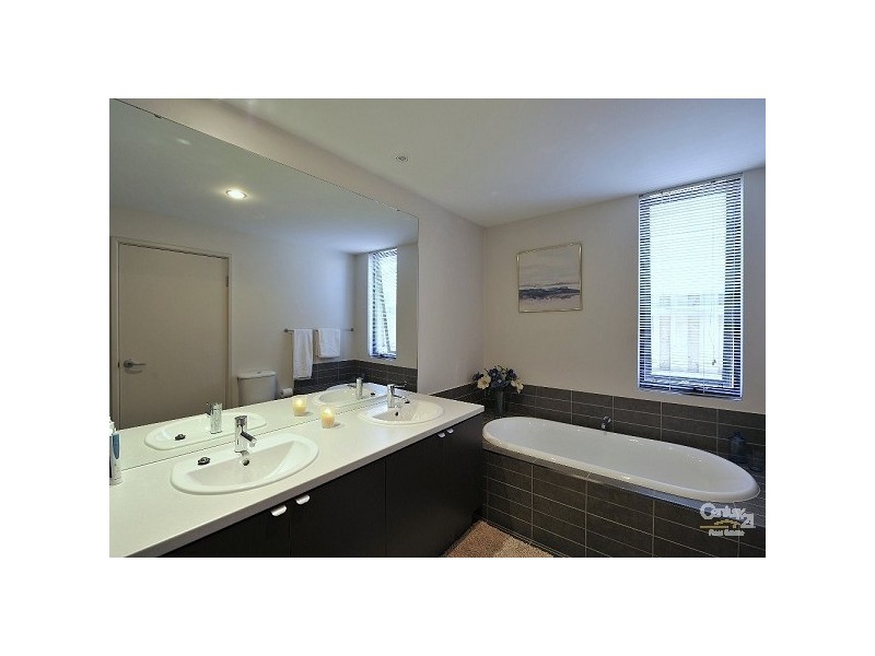 14 Malone Loop, Meadow Springs WA 6210