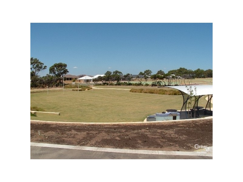 14 Seeana Pass, Halls Head WA 6210