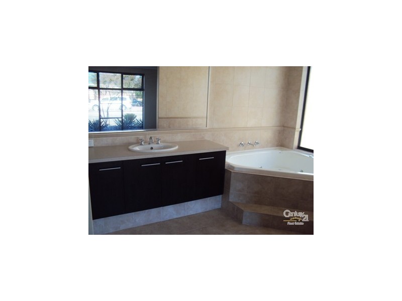 27 Karon Vista HALLS HEAD, Mandurah WA 6210