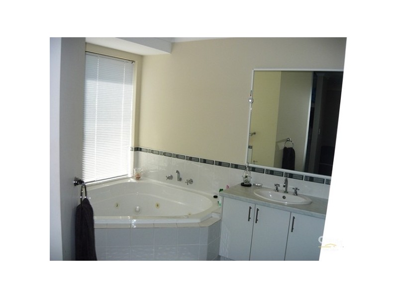 5 Jester Parkway, Meadow Springs WA 6210