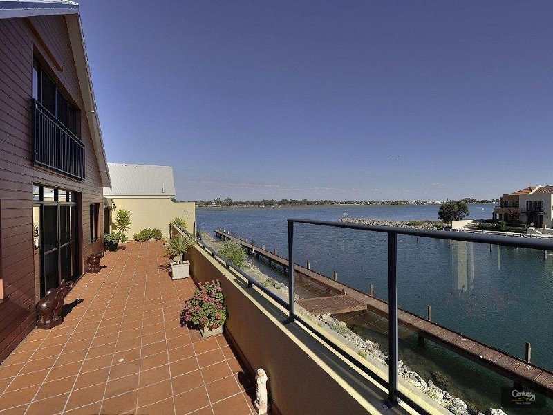 24/19 San Marco Quays, Halls Head WA 6210