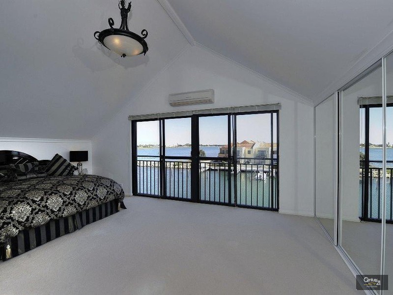 24/19 San Marco Quays, Halls Head WA 6210