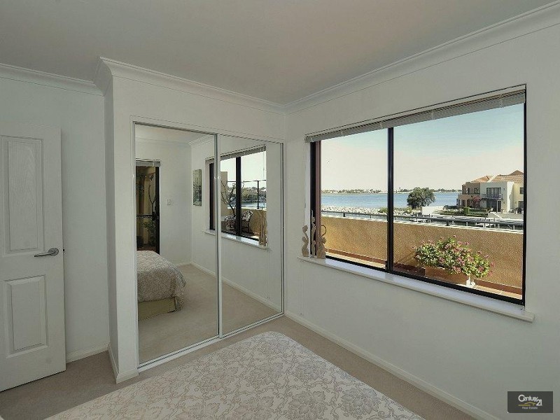 24/19 San Marco Quays, Halls Head WA 6210