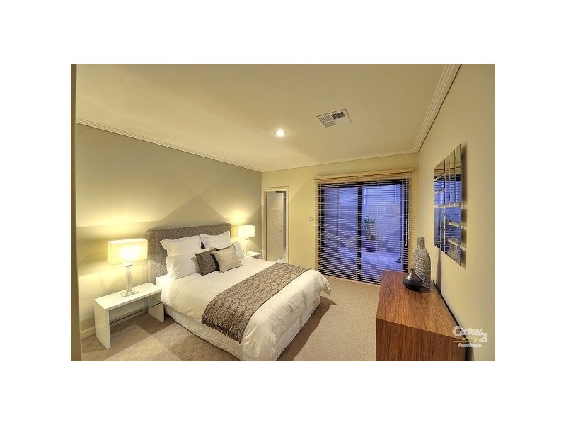 44 Brindabella Crescent, Halls Head WA 6210