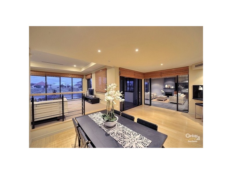 44 Brindabella Crescent, Halls Head WA 6210