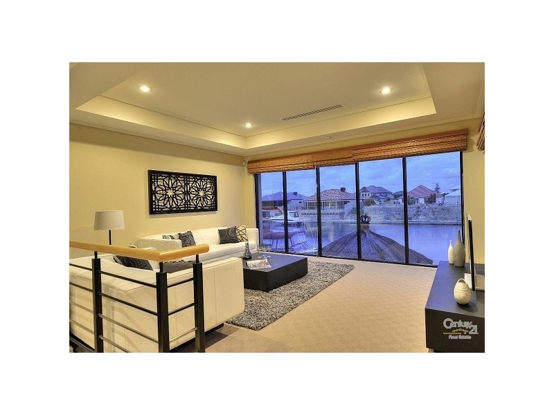 44 Brindabella Crescent, Halls Head WA 6210