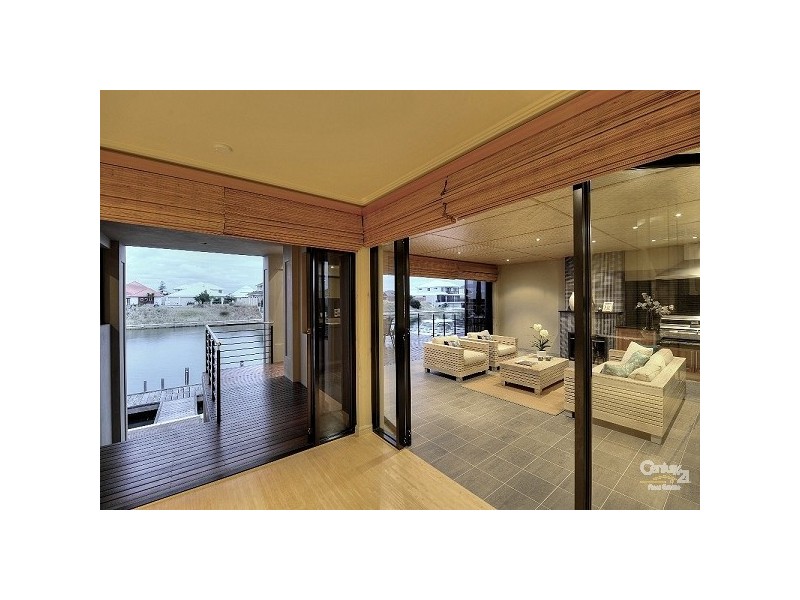 44 Brindabella Crescent, Halls Head WA 6210