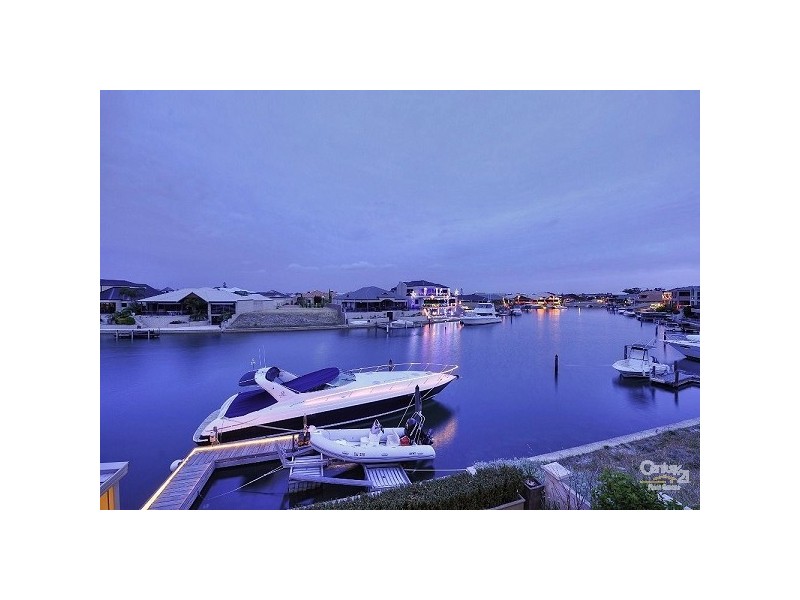 8 Leeuwin Place, Halls Head WA 6210