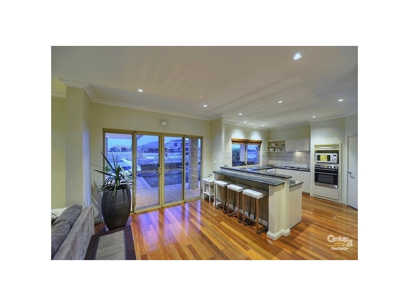 8 Leeuwin Place, Halls Head WA 6210