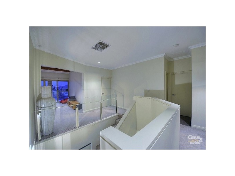 8 Leeuwin Place, Halls Head WA 6210