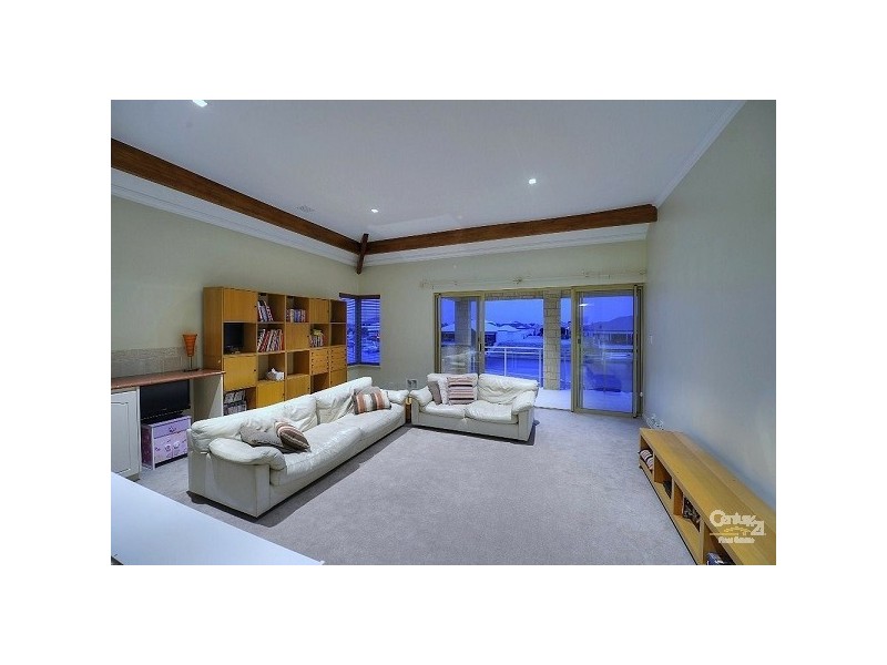 8 Leeuwin Place, Halls Head WA 6210