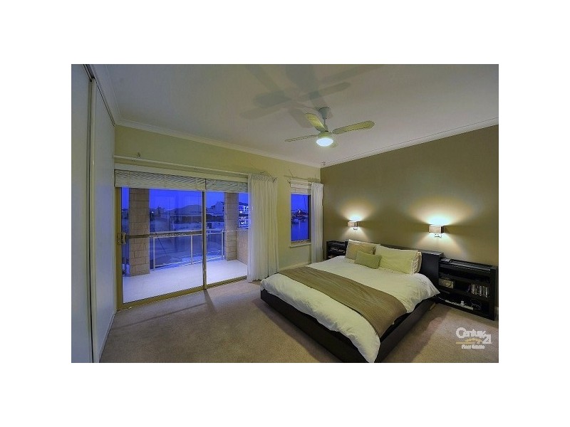 8 Leeuwin Place, Halls Head WA 6210