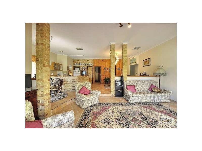 6 Brigadoon Close, Halls Head WA 6210