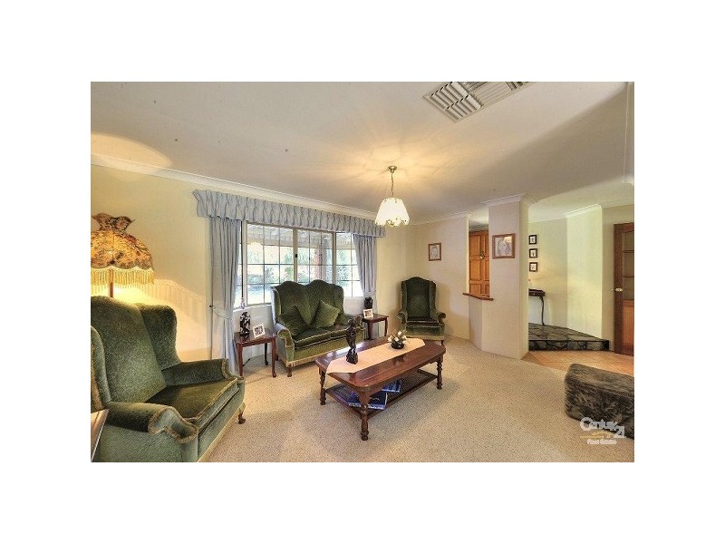 6 Brigadoon Close, Halls Head WA 6210