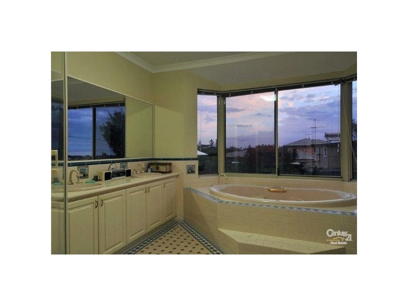 5 Sabina Drive, Madora Bay WA 6210