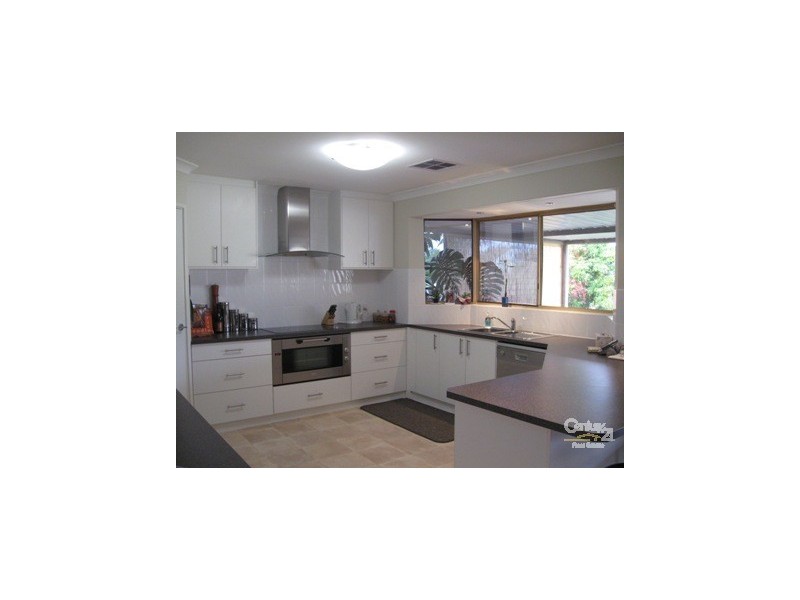 4 Honeysuckle Ramble HALLS HEAD, Mandurah WA 6210