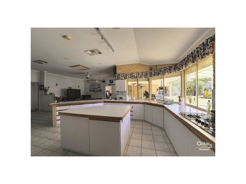 8 Norton Ave, Coodanup WA 6210