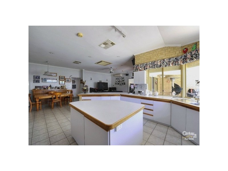 8 Norton Ave, Coodanup WA 6210