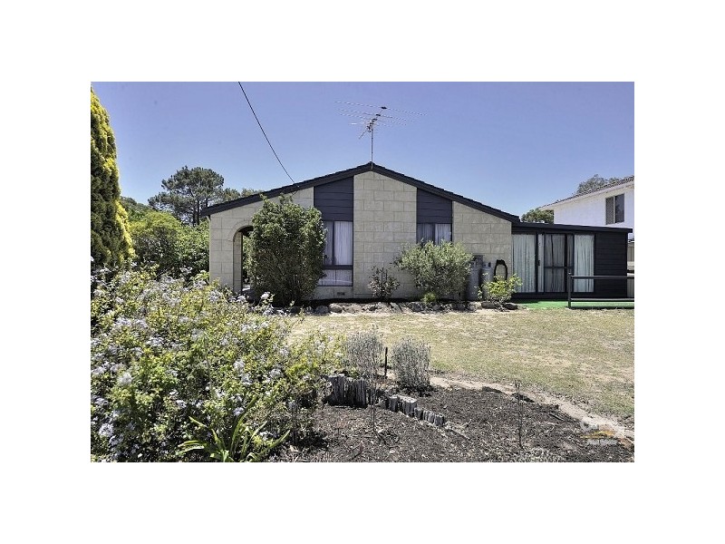 2/7 Nairn Road, Coodanup WA 6210