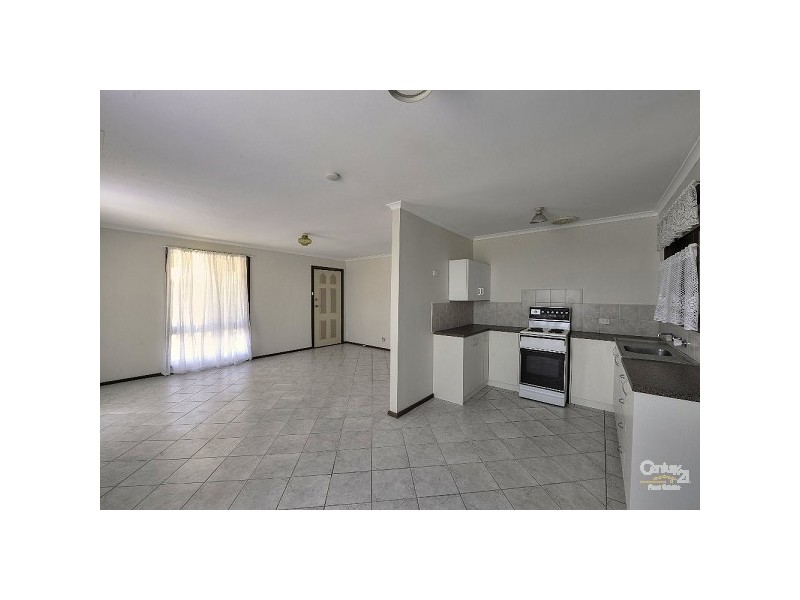2/7 Nairn Road, Coodanup WA 6210