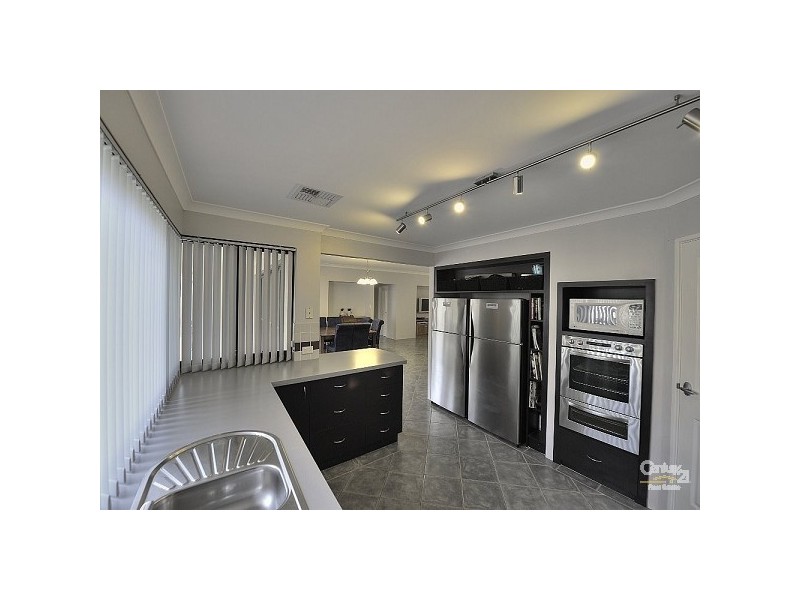 44 Ravendale Drive, Dudley Park WA 6210