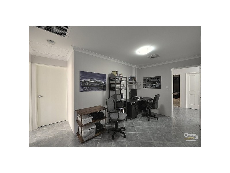 44 Ravendale Drive, Dudley Park WA 6210