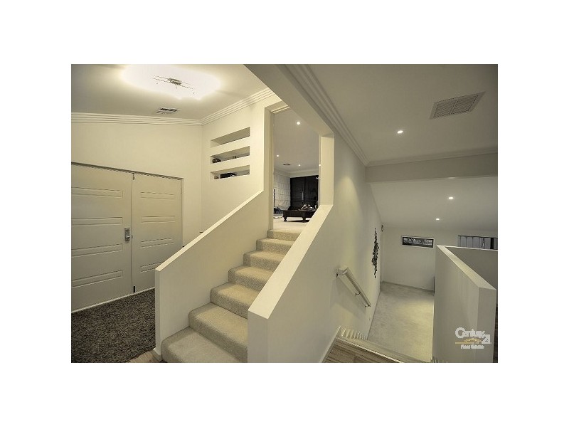 30 Oaklands Ave, Halls Head WA 6210