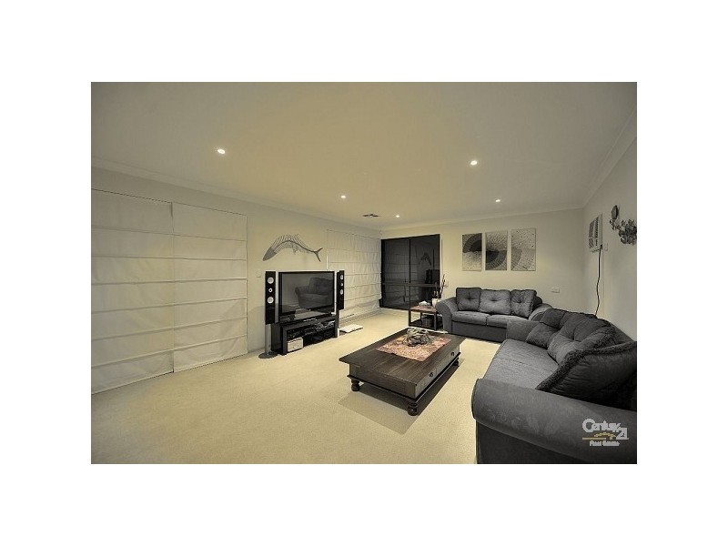 30 Oaklands Ave, Halls Head WA 6210