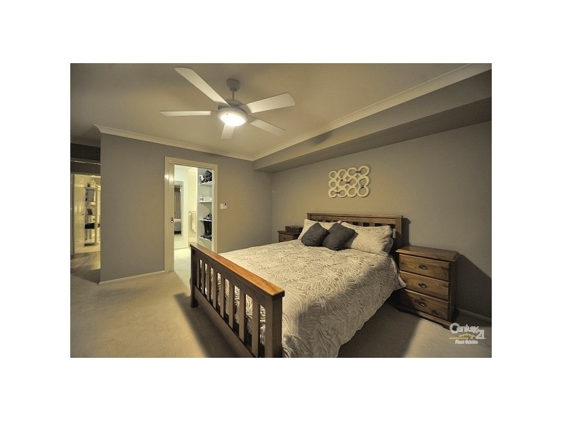 30 Oaklands Ave, Halls Head WA 6210