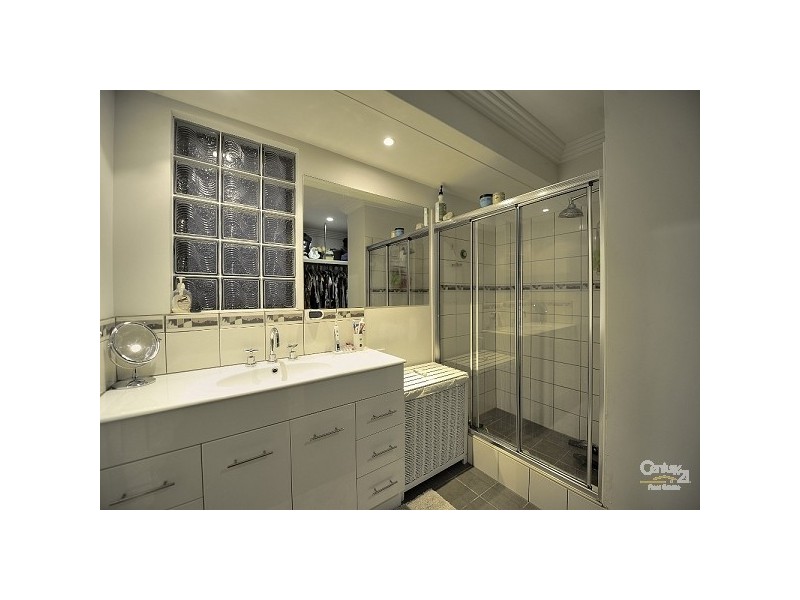 30 Oaklands Ave, Halls Head WA 6210