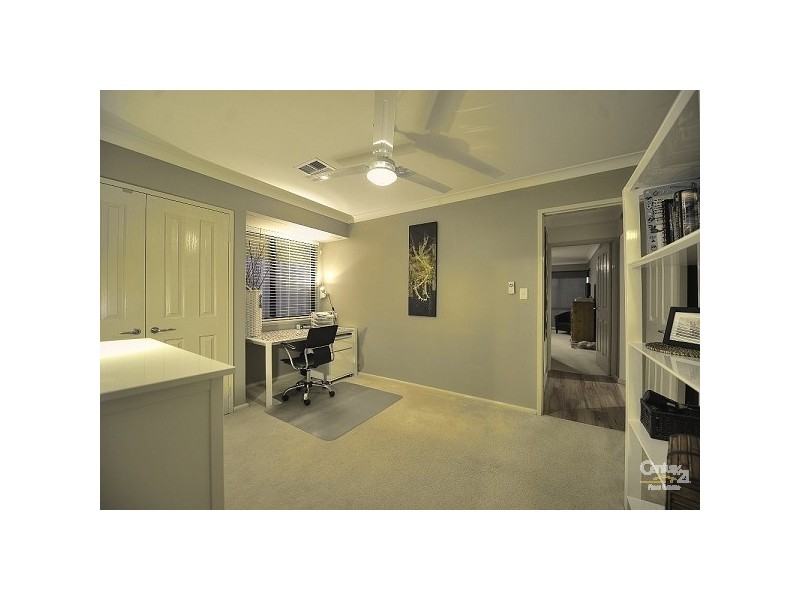 30 Oaklands Ave, Halls Head WA 6210