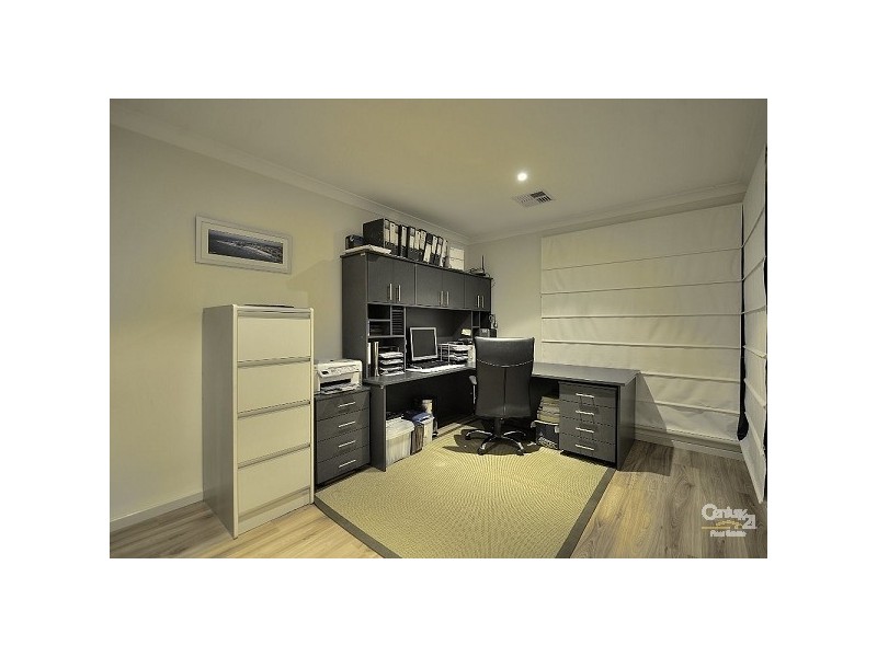 30 Oaklands Ave, Halls Head WA 6210