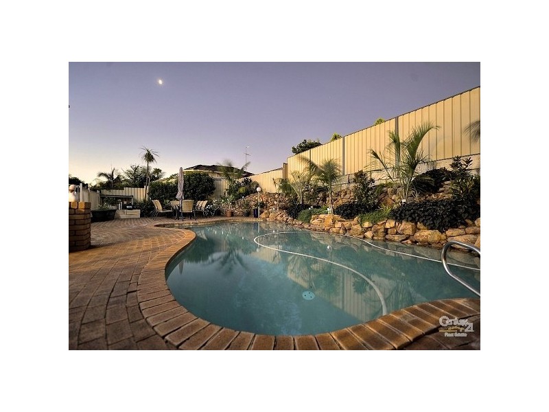 30 Oaklands Ave, Halls Head WA 6210