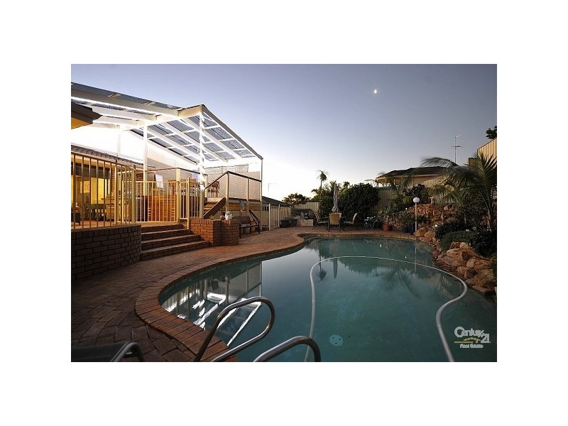 30 Oaklands Ave, Halls Head WA 6210