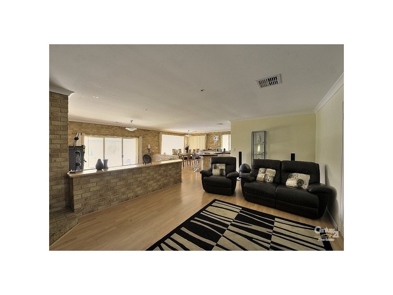 18 Darter Place, Halls Head WA 6210