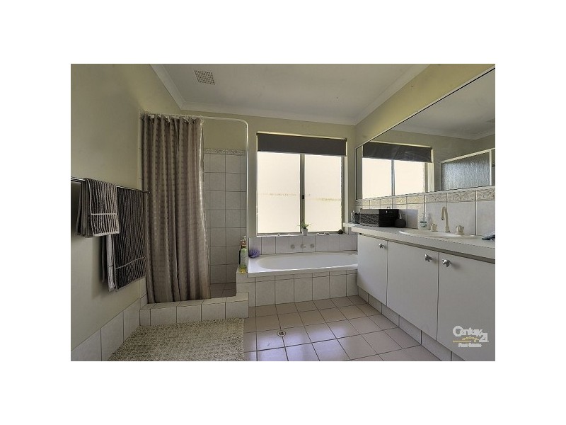 18 Darter Place, Halls Head WA 6210