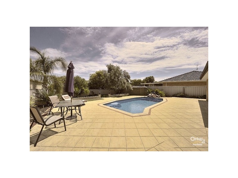 16 Seawind Drive, Silver Sands WA 6210