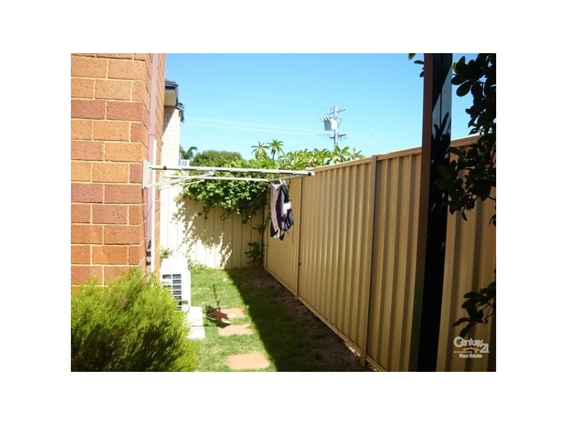 2/2 Churchill Avenue, Dudley Park WA 6210